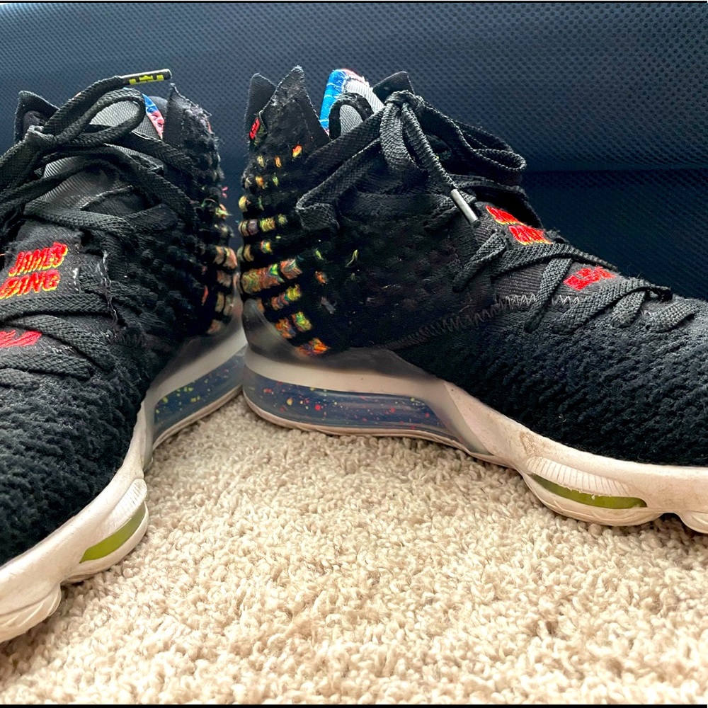 LeBron 17 'James Gang'
